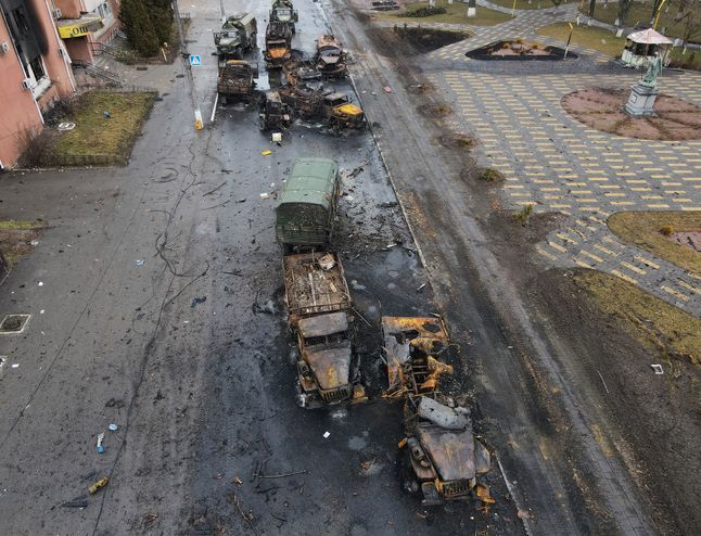 Zniszczone rosyjskie wozy bojowe na ulicy Borodzianki.