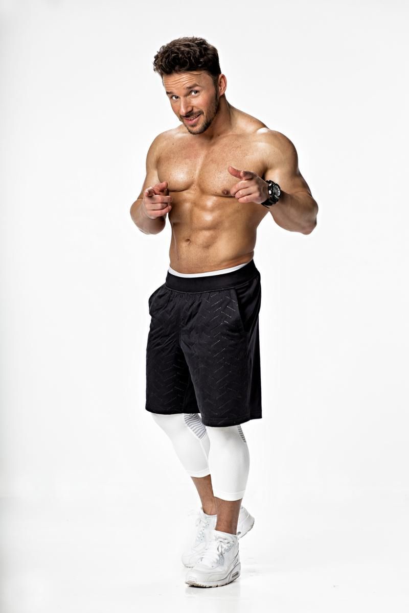 Daniel był aktorem i fryzjerem. Teraz trenuje setki tysięcy Polek