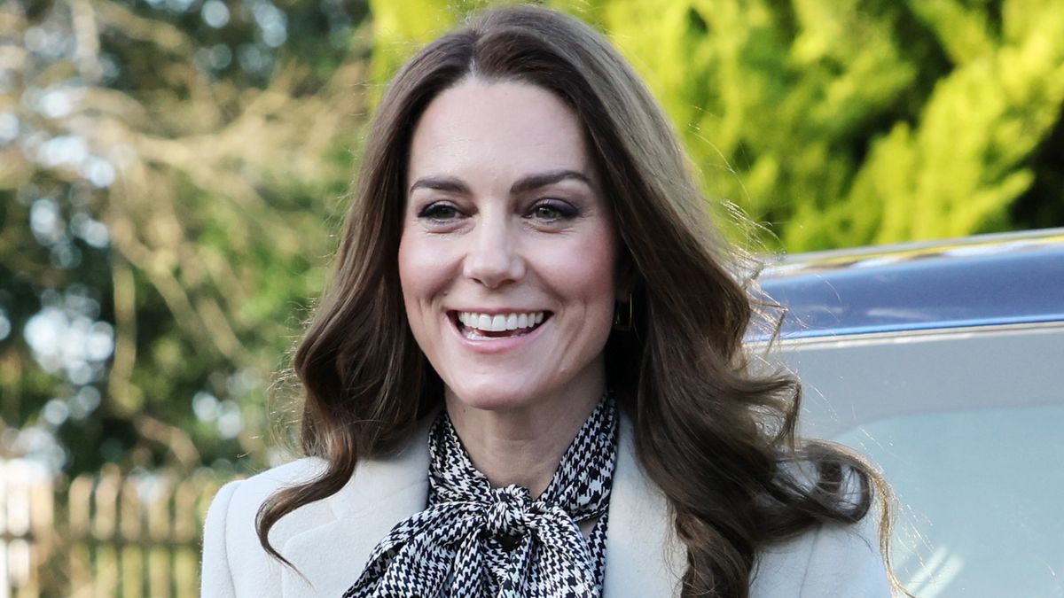 Sukienki z paskiem w stylu księżnej Kate