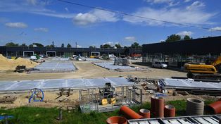 Dąbrowia Górnicza: Park handlowy S1 w rośnie w oczach. Finał prac coraz bliżej. Po dawnym Auchanie nie ma już śladu