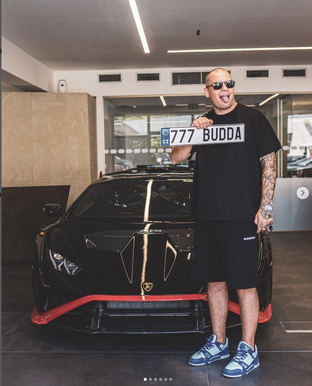 Kim jest Budda? Nie miał łatwego życia: ojciec skończył jako bezdomny alkoholik, a matka wyrzuciła go z mieszkania