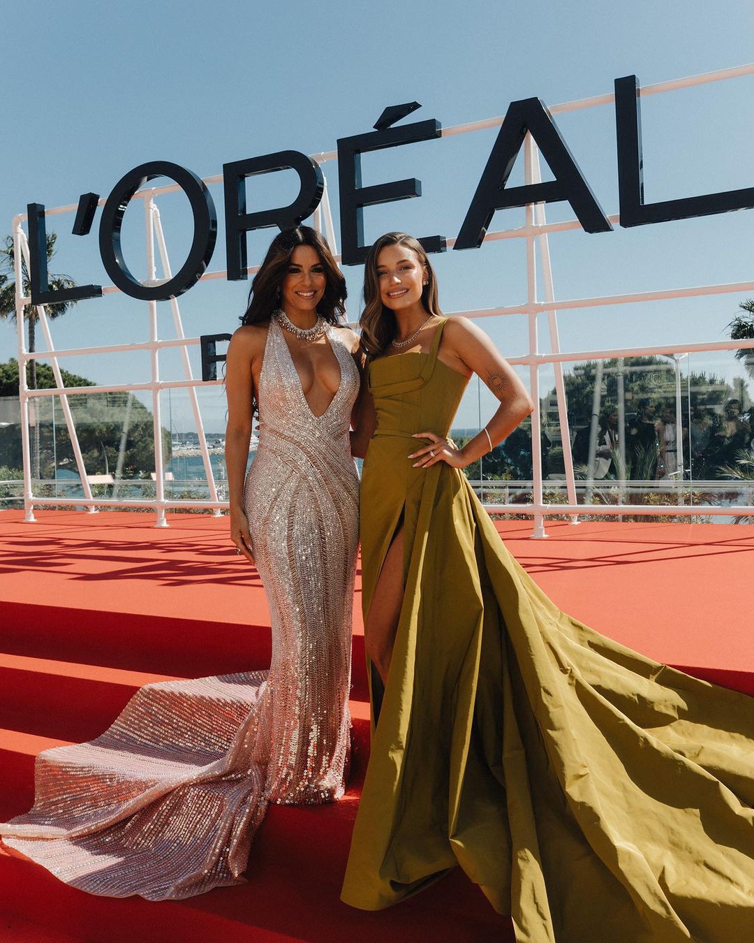 Julia Wieniawa i Eva Longoria w Cannes