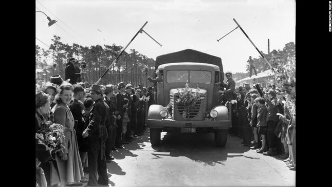 Pierwsza ciężarówka z zaopatrzeniem dociera do Berlina po zniesieniu blokady