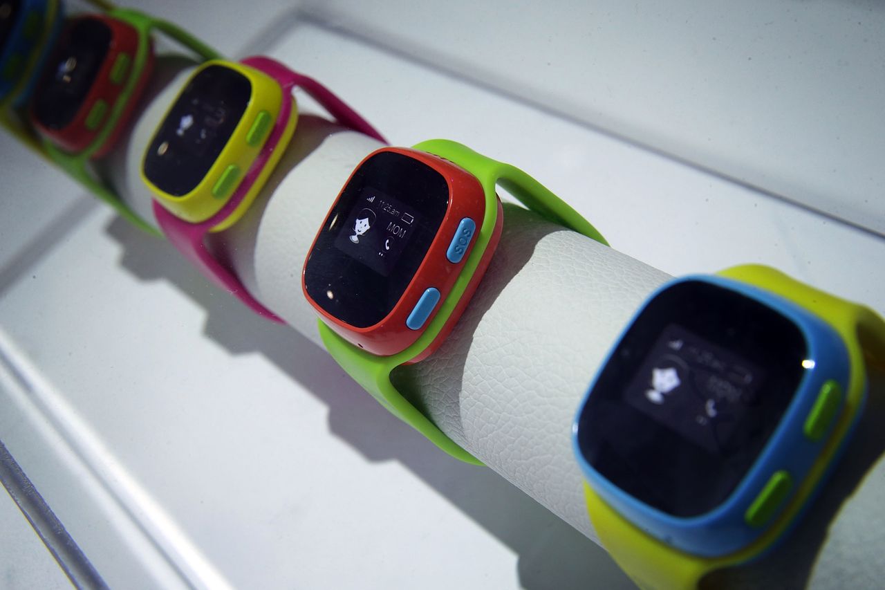 Smartwatche dla dzieci z poważną luką. Hakerzy mogą po kryjomu robić zdjęcia