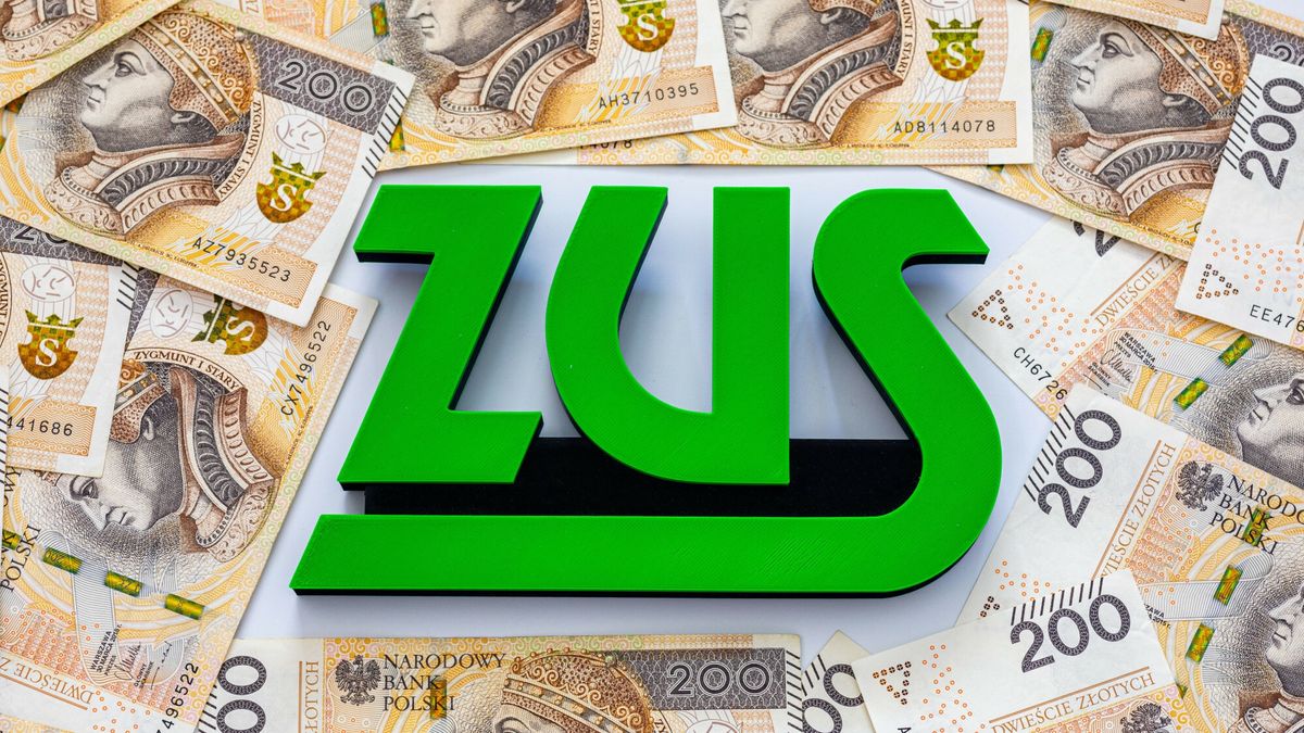Logo Arkadiusz Zi�?ek
Fot. Arkadiusz Ziolek/East News. 
n/z Napis ZUS na tle pieniedzy.
ARKADIUSZ ZIOLEK