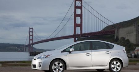 Toyoty Prius i Lexusy HS 250h - kolejna akcja serwisowa