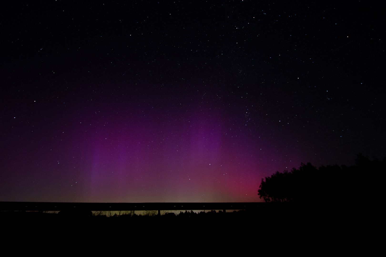 Nocne niebo nad Polską rozświetliła zorza. Zdjęcia robią wrażenie