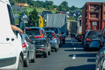 Karambol na A4. Gigantyczny korek i paraliż obwodnicy