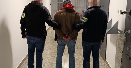 Mężczyzna poszukiwany za poważne przestępstwa trafił w ręce policji. Skutecznie krył się ponad 2 lata