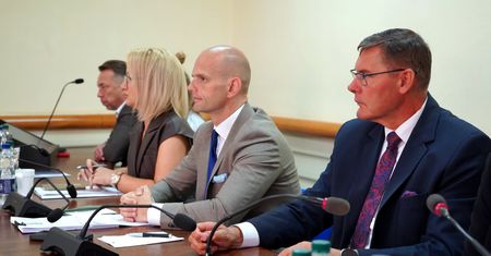 Pierwsza sesja po wakacjach. Radni zdecydowali o ważnych inwestycjach w powiecie płockim