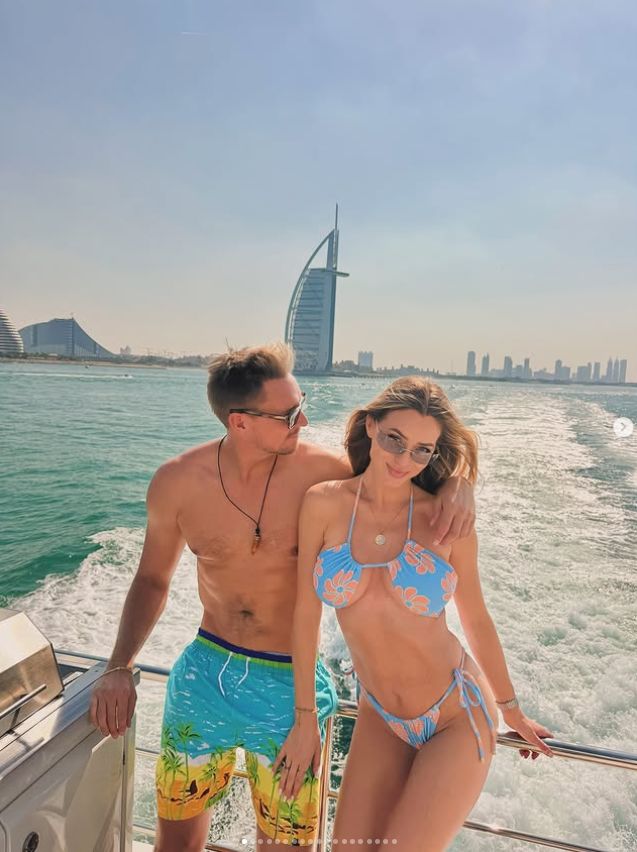 Marcelina Zawadzka relaksuje się z rodziną na jachcie