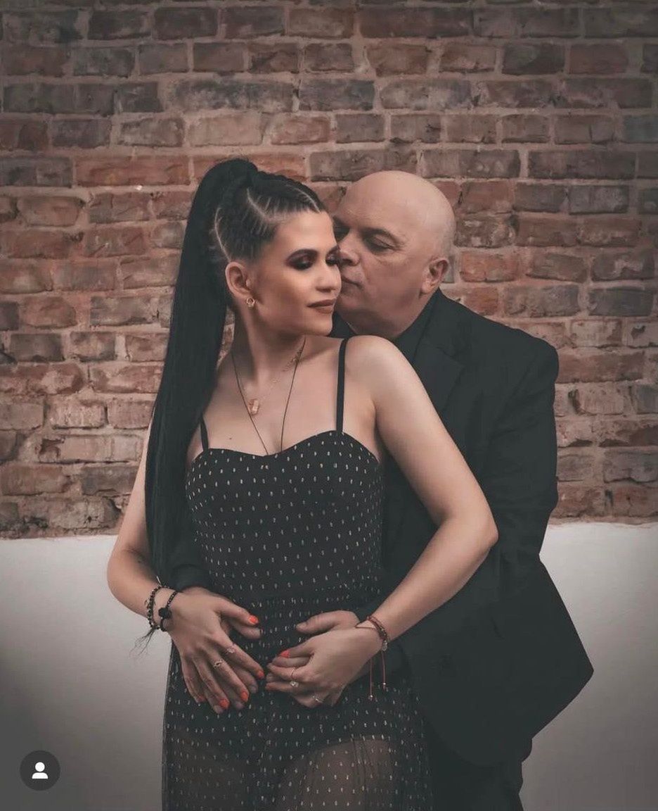 Krzysztof Skiba świętuje walentynki z młodszą o 26 lat ukochaną nad talerzem sushi