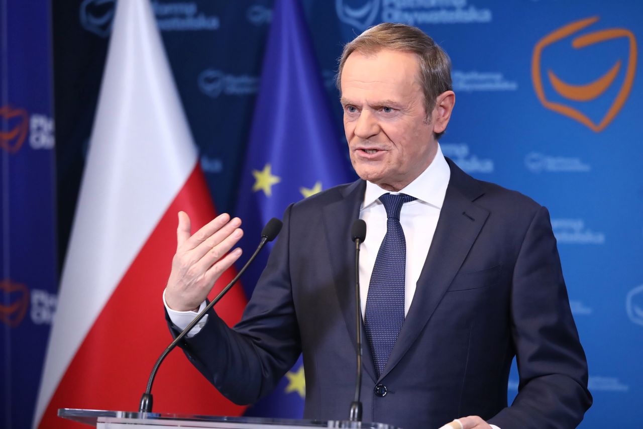 "Czy wyście powariowali?!". Polityk Lewicy reaguje na wystąpienie Tuska