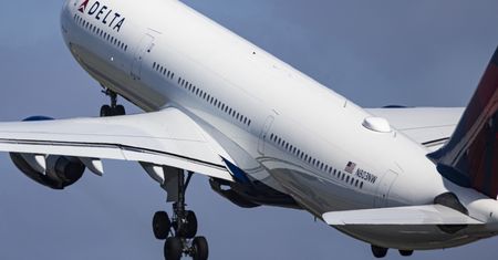 Silne turbulencje i awaryjne lądowanie w USA. Wielu rannych