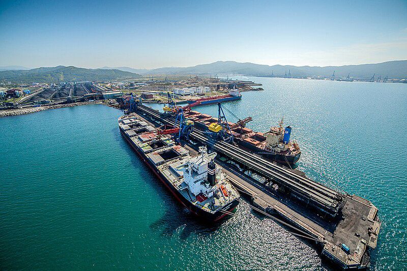 Rosyjskie porty zablokowane przez niesprzedany węgiel. Dochody z ropy i gazu spadają