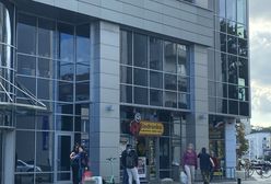 Warszawa. Na niedzielne zakupy można pójść do Biedronki. Są czynne