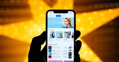 Cena nie odstraszyła: iPhone X najlepiej sprzedającym się smartfonem tego roku