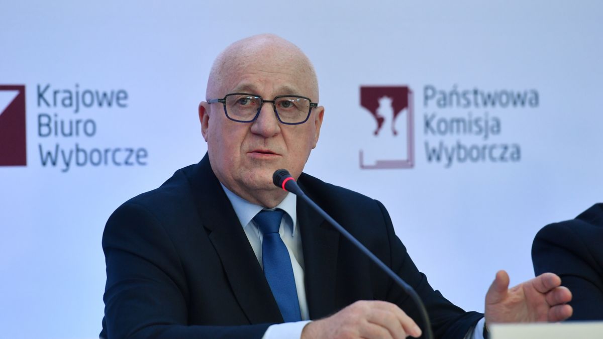 Sylwester Marciniak
Warszawa, 01.06.2025. Wybory prezydenta RP - II tura. Przewodnicz�cy Pa�stwowej Komisji Wyborczej Sylwester Marciniak podczas czwartej konferencji PKW, 1 bm. w Warszawie. Zako�czy�o si� g�osowanie w II turze wybor�w prezydenta RP. (mr) PAP/Piotr Nowak
Piotr Nowak
druga, g�osowanie, II, II tura, konferencja, pa�stwowa komisja wyborcza, pierwsza, pkw, prezydenckie, prezydenta rp, wybory