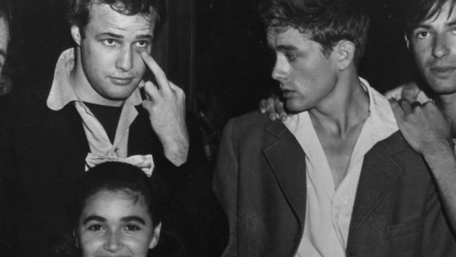 "James Dean był jednym z najtrwalszych, ale i najbardziej niespokojnych partnerów homoseksualnych Brando"