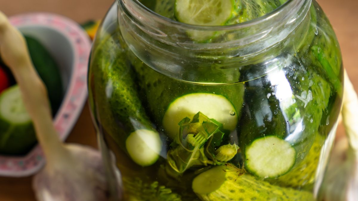 Podkręcam smak małosolnych plasterkami przyprawy korzennej