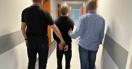 Pijacki rajd 18-latka. Zostawił blachę na środku ronda