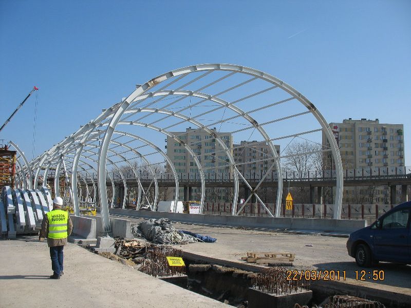 Budowa ekranu dźwiękochłonnego (fot. gddkia.gov.pl)