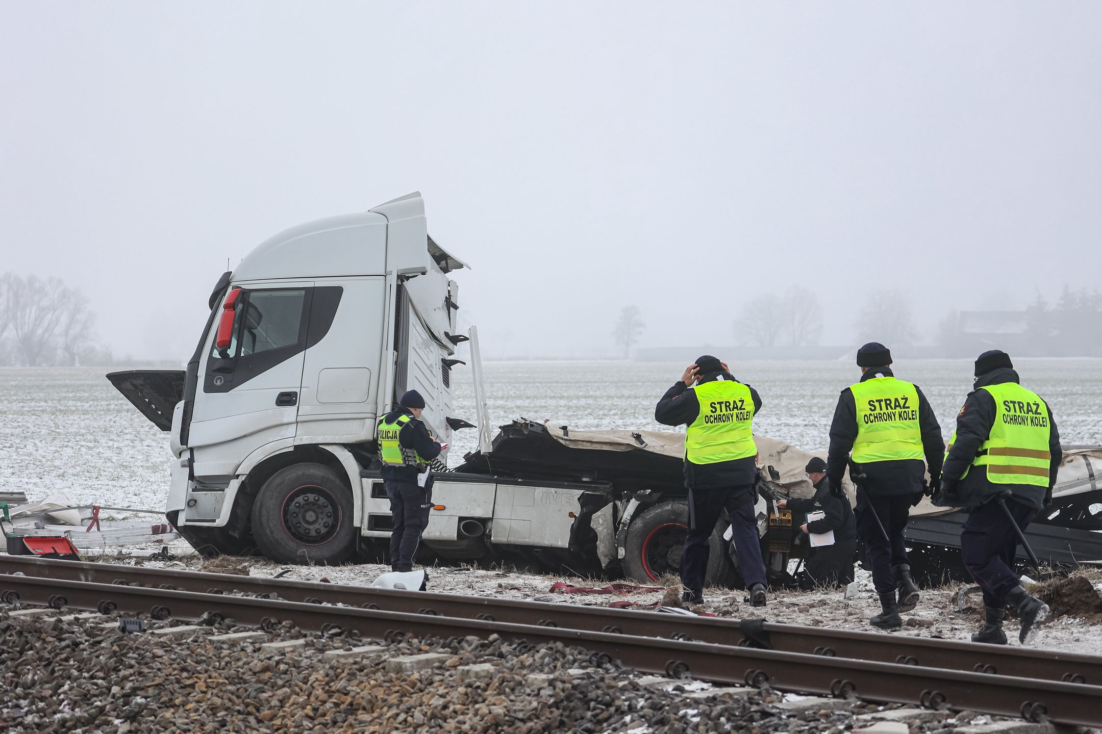 Zderzenie ciężarówki z pociągiem relacji  Kołobrzeg-Poznań na przejeździe kolejowym w Budzyniu