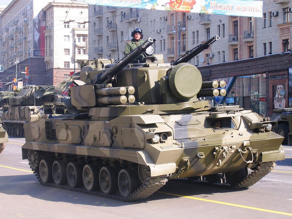 Zestaw przeciwlotniczy 2K22 Tunguska, opracowany w latach 80.
