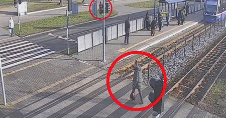 Piesi nie zdawali sobie sprawy. Wszystko nagrała kamera