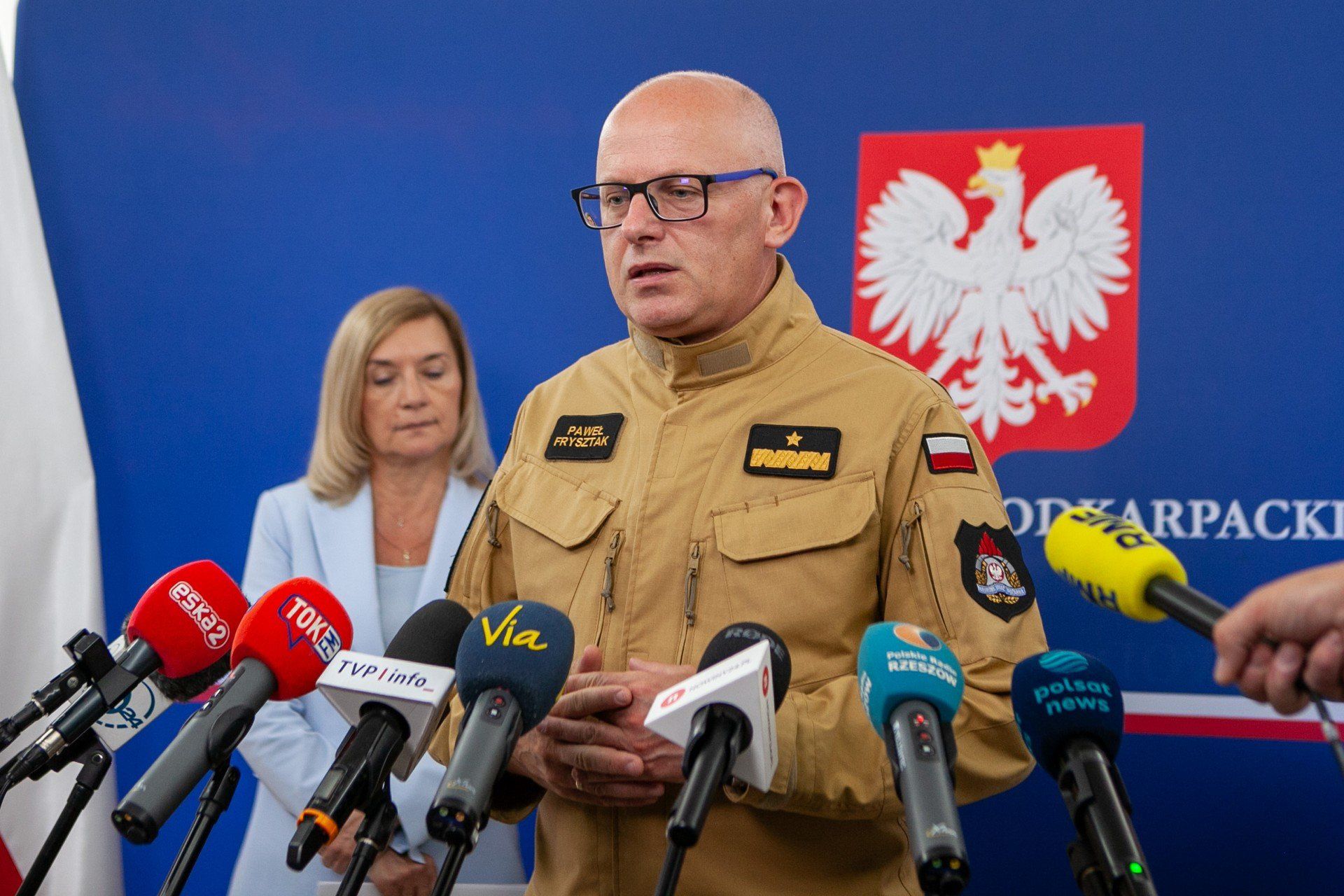 Z powodu anomalii pogodowych na Podkarpacie przyjechał zastępca komendanta głównego Państwowej Straży Pożarnej nadbryg. Paweł Frysztak (na dzisiejszej konferencji prasowej w urzędzie wojewódzkim w Rzeszowie).