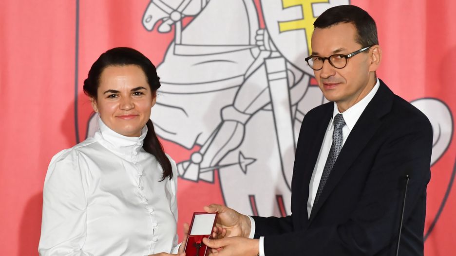 Warszawa, 09.09.2020. Premier Mateusz Morawiecki i liderka białoruskiej opozycji Swiatłana Cichanouska podczas spotkania w Domu Białoruskim w Warszawie.