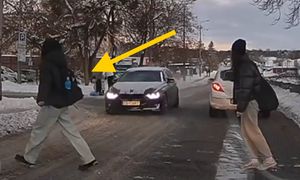 Przerażające wideo. Nastolatka weszła nagle na drogę