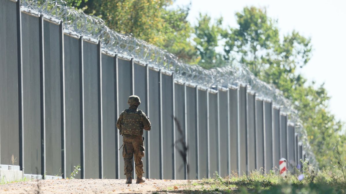 Posiedzenie Komitetu ds. Bezpiecze?stwa w Krynkach
Fot. Pawel Wodzynski/East News, Krynki (woj. podlaskie), 20.09.2023. Posiedzenie Komitetu Rady Ministrow do spraw Bezpieczenstwa Narodowego i Spraw Obronnych w placowce Strazy Granicznej w Krynkach. N/z granica w poblizu Krynek.
Pawel Wodzynski