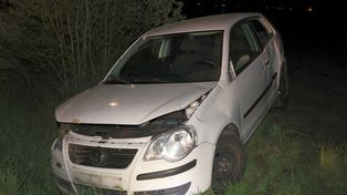Bełszewo: Wpadł Volkswagenem do rowu. Policjanci odkryli, że był poszukiwany
