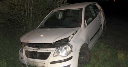 Wpadł Volkswagenem do rowu. Policjanci odkryli, że był poszukiwany
