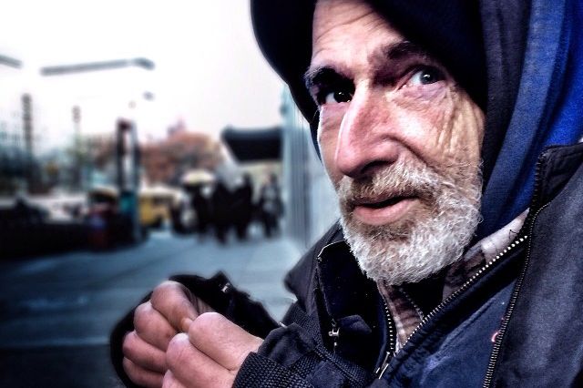 Zawodowy fotograf odnaleziony po latach na... ulicy wśród bezdomnych