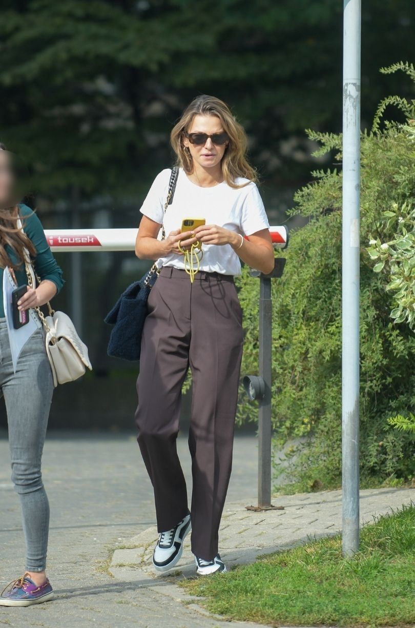 Anna Lewandowska załatwia sprawunki na mieście