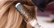 Te proste triki uniosą włosy u nasady w kilka minut. Efekt WOW nawet po zdjęciu czapki