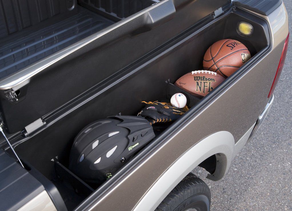 Amerykańskie pick-upy z racji i tak sporych rozmiarów, wyposaża się w dodatkowe boxy, które mają zastępować klasyczny bagażnik.