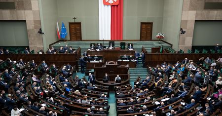 WP: Posłowie nie zagłosują z wakacji. "Niektórzy musieli zmienić plany i są wściekli"