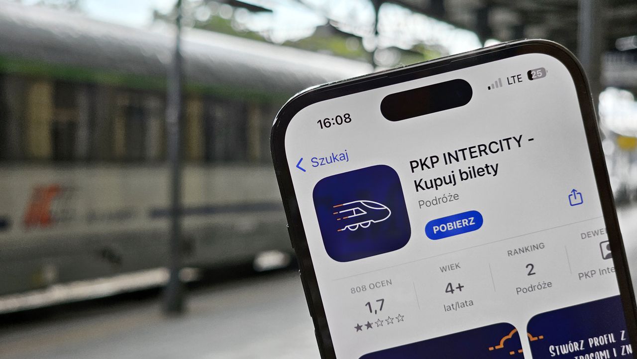 Polacy narzekają na apkę PKP Intercity, ale i tak z niej korzystają. Twórcy chwalą się liczbą sprzedanych biletów