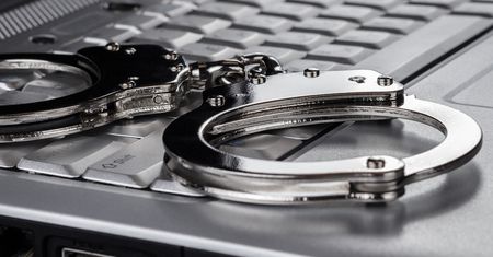 Fala fałszywych alarmów bombowych w całej Polsce.  Ważny śląski wątek sprawy. Zatrzymano 7 osób