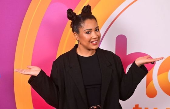 Polsat promuje "Must Be The Music". Prowadząca w roli pogodynki