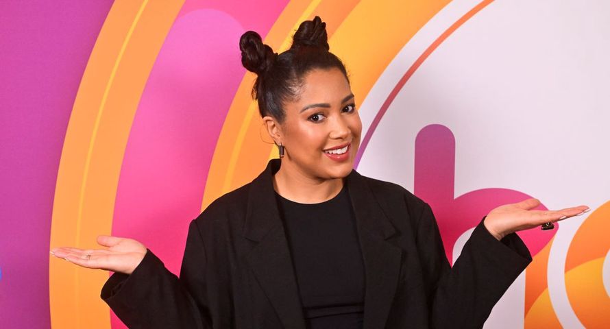 Polsat promuje "Must Be The Music". Prowadząca w roli pogodynki