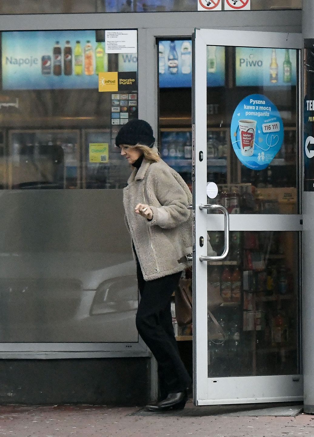 Grażyna Torbicka na stacji benzynowej