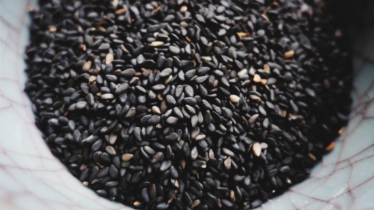 Inspektorat wycofuje część partii sezamu. Znaleźć go można również w sushi