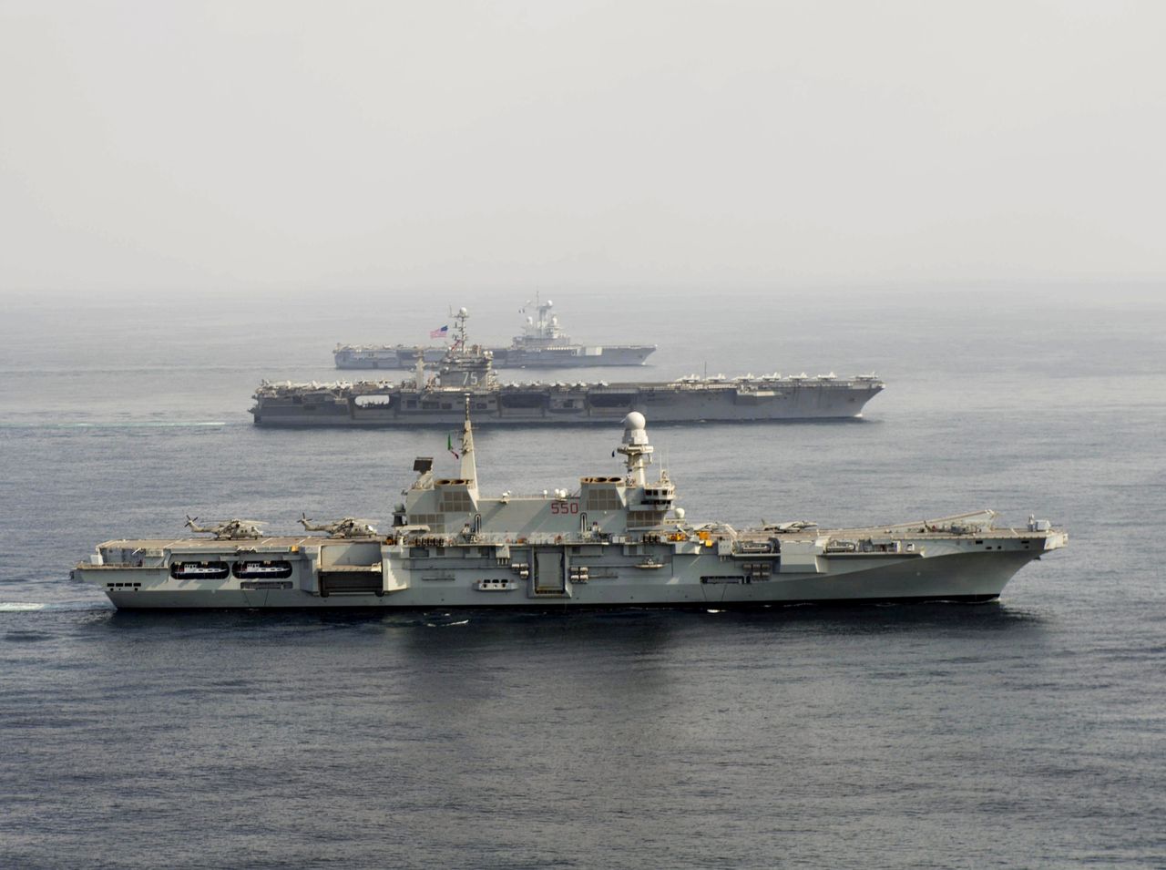 Trzy lotniskowce NATO na Morzu Śródziemnym. Manewry, jakich jeszcze nie było