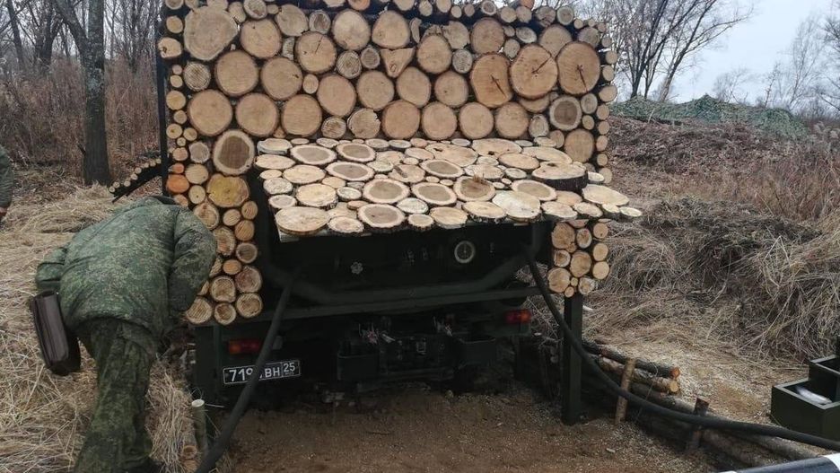 Rosyjska cysterna jako "ciężarówka z drewnem".