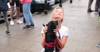 Joanna Krupa na marszu Nakarm zwierzaka ze schroniska