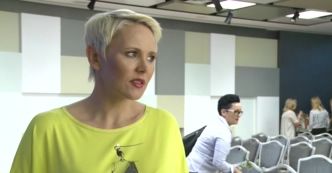 Samusionek o samobadaniu piersi: "Dla wielu kobiet istnieje bariera dotykania własnego ciała!"